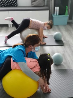 1 mes de pilates niños (sujeto a disponibilidad) horario: martes y jueves 16.00 h.-17.00 h. Y 18.20 h.-19.20 h.