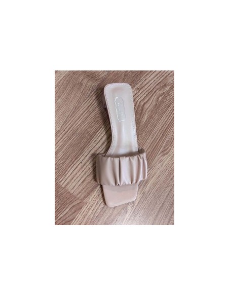 Sandalia tacón beige